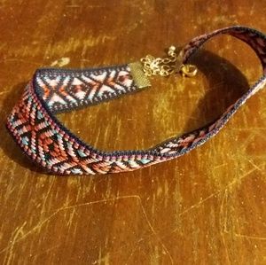 Patterned choker